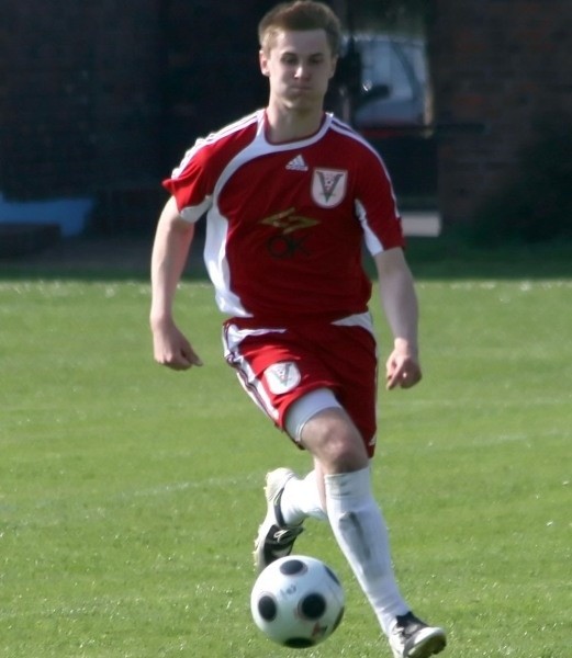 Młodzieżowiec Dennis Greinert zdobył w Skoczowie drugą bramkę w III lidze.
