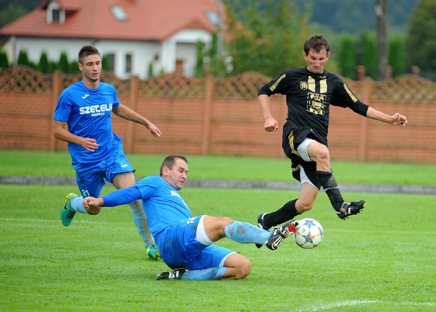 LKS Skołyszyn (na niebiesko) – Czarni 1910 Jasło 2:1