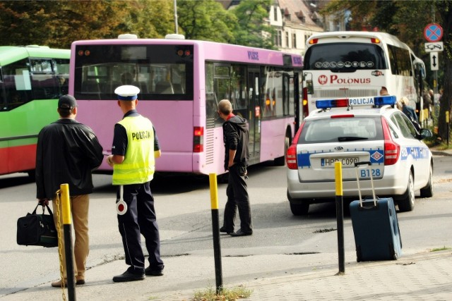 Dziś policja kontroluje głównie autobusy i ciężarówki - zdjęcie ilustracyjne