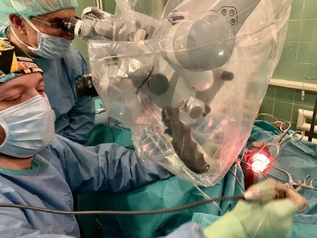 Nowy sprzęt w sali operacyjnej oddziału otolaryngologicznego w szpitalu wojewódzkim w Tychach