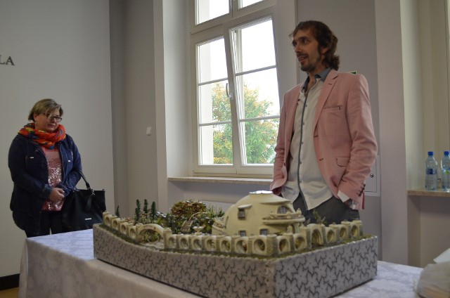 Tomasz Kaźmierczak  zaprezentował, jak ma wyglądać  jego dom marzeń, który ma powstać w Wymysłowie.