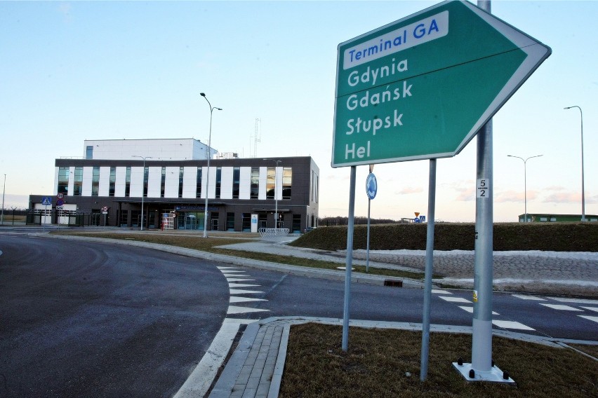 Lotnisko w Gdyni Kosakowie stoi puste. Gdyńscy radni maja...