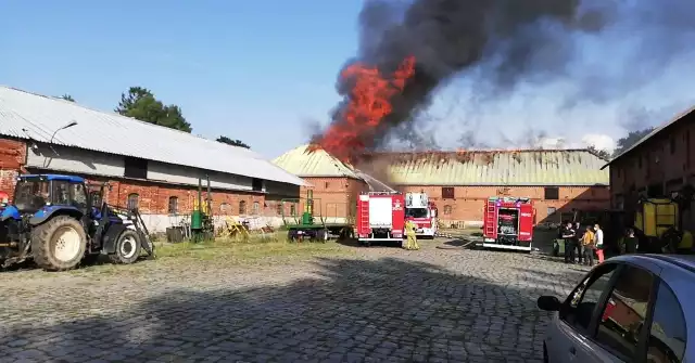 Ogromny pożar w Lubuczewie. W starej stodole pracowali ludzie