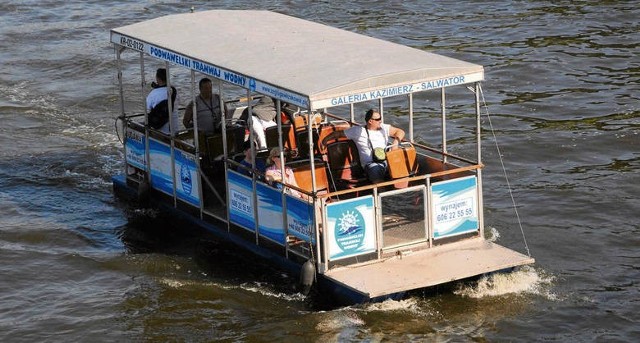 Z krakowskiego tramwaju wodnego korzystają głównie turyści, pod warunkiem, że jest ładna pogoda