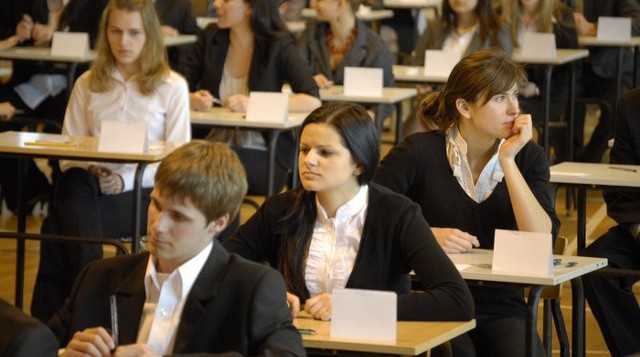 Matura 2010 - język polski poziom podstawowy - egzamin w słupskiej szkole.
