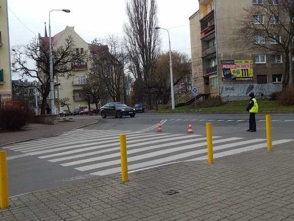 Droga zapadła się trzy dni temu. Do dziś nie wiadomo dokładnie dlaczego.