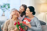 Życzenia na Dzień Babci i Dzień Dziadka 2024. Czego życzyć w dniu ich święta? Sprawdź pomysły na wyjątkowe życzenia, które wzruszą seniorów