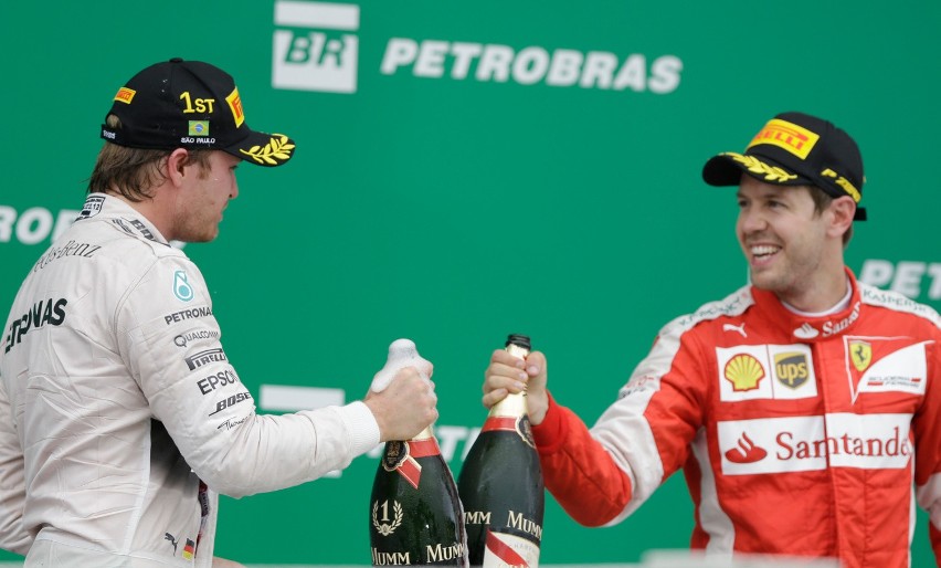 Nico Rosberg (z lewej) i Sebastian Vettel