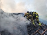 Pożar domu w Poniatówku koło Sieradza! Straty nawet 700 tysięcy, w akcji 11 zastępów ZDJĘCIA