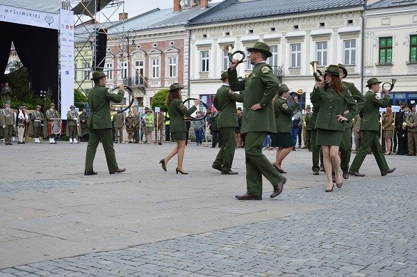 Sądecki rynek opanowali myśliwi z całej Polski [WIDEO]