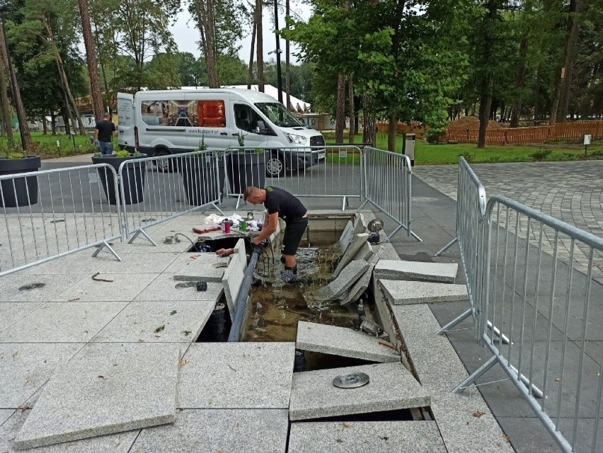 Nowy Sącz. Miasto nie zapłaci za naprawę zniszczonej fontanny w Parku Strzeleckim. Dlaczego?