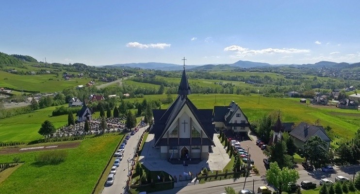 Wskaźnik dochodów podatkowych w gminie Grybów wynosi  622,72...