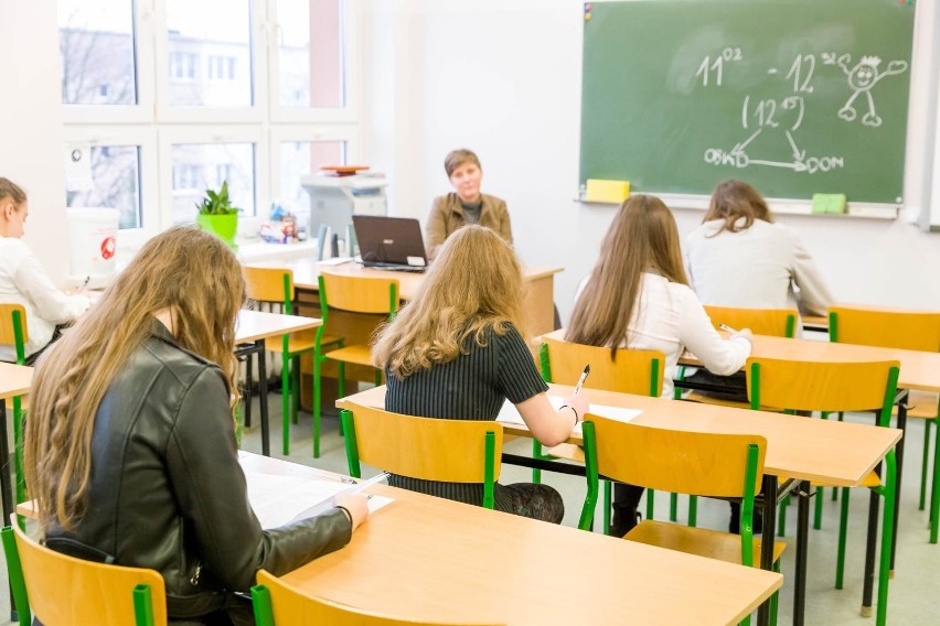 Białystok. Kuratorium zaprasza osoby z przygotowaniem pedagogicznym do pomocy w egzaminach ósmoklasisty i gimnazjalnego [ZDJĘCIA]