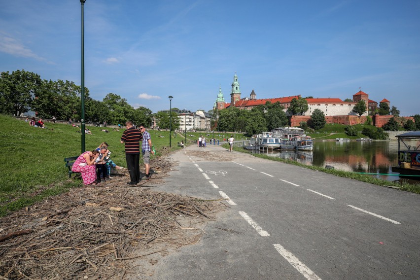 Kraków. Ogrom śmieci na bulwarach Wisły, czas na wielkie sprzątanie