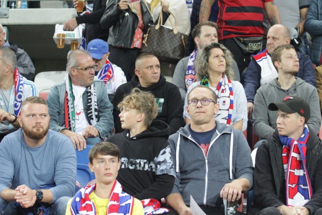 Kibice Górnika Zabrze stworzyli na meczu z Piastem Gliwice gorącą atmosferę.Zobacz kolejne zdjęcia. Przesuwaj zdjęcia w prawo - naciśnij strzałkę lub przycisk NASTĘPNE