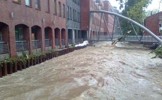 Bielsko-Biała. Rzeka pod centrum handlowym Sfera