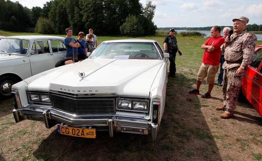 Chyba zajwiększą atrakcją zlotu okazał się ogromny cadillac...