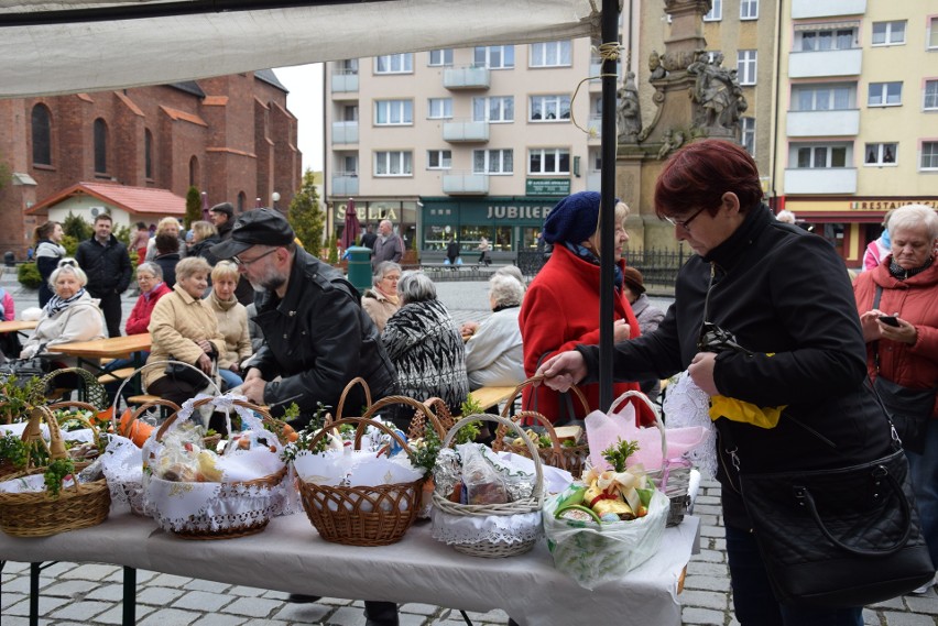 W Raciborzu poświęcono pokarmy i częstowano żurkiem