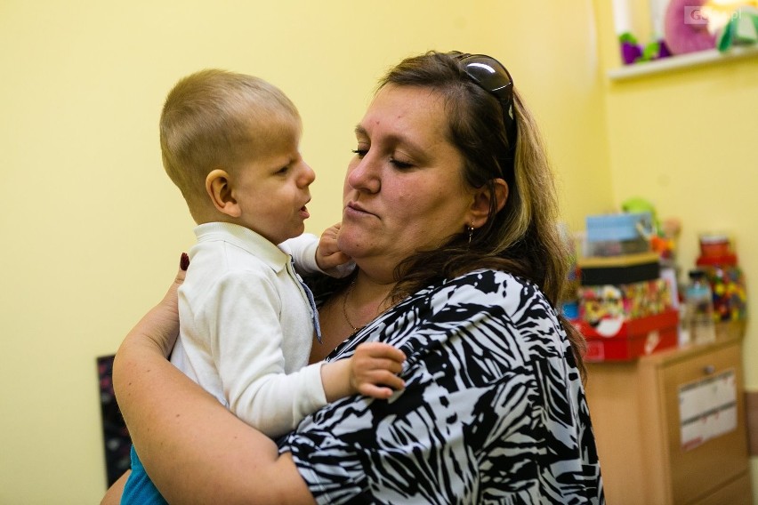 Jedyny taki chłopiec w Polsce mieszka w Szczecinie. Potrzebuje naszej pomocy