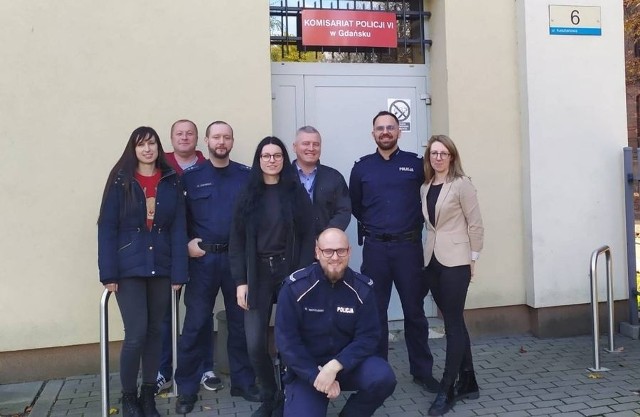 Policja z Gdańska wspiera siedmioro rodzeństwa z Nowego Portu