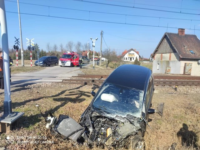 Wypadek na przejeździe kolejowym w Sadowicach 10.03.2021
