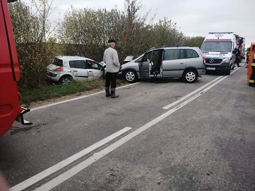 Olędzkie. Wypadek na DW 681. Kobieta zabrana śmigłowcem LPR do szpitala [ZDJĘCIA]