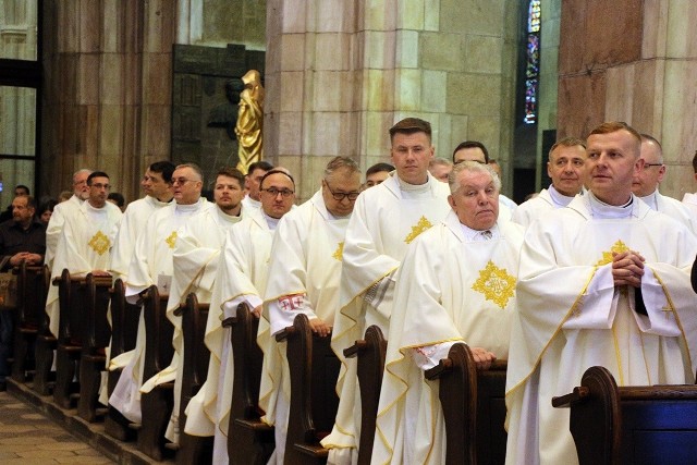 Msza Krzyżma Świętego zbiera w Wielki Czwartek przed południem  księży z całej diecezji.