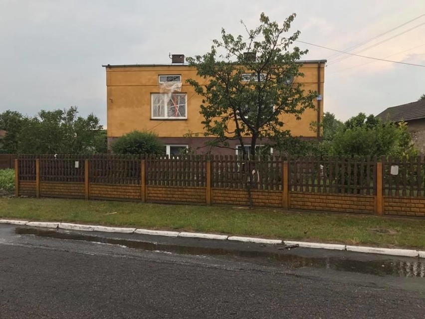 Burze w Śląskiem: Kłobuck sprząta po nawałnicach. A kolejne przed nami