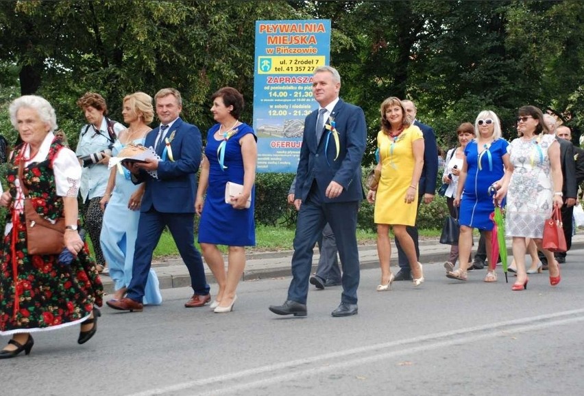 Tłumy na pińczowskich gminnych dożynkach. Czekało na nich dużo atrakcji [ZDJĘCIA]