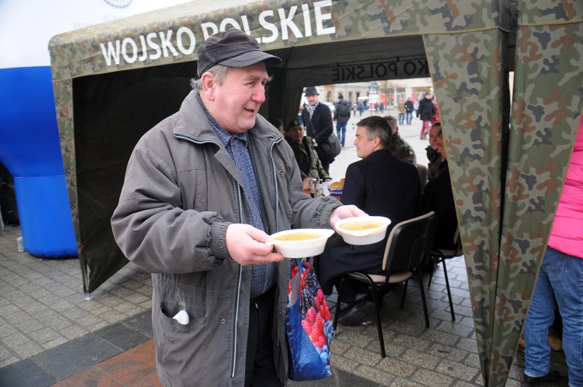 Piknik „Bezpieczna Polska” na krakowskim Rynku [NOWE ZDJĘCIA]