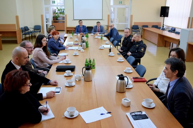 Podczas dzisiejszego posiedzenia Powiatowego Zespołu Zarządzania Kryzysowego w Starachowicach