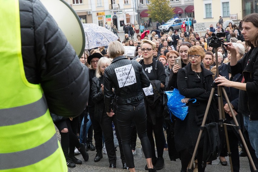 Były transparenty - w trakcie marszu w kierunku Ratusza to...