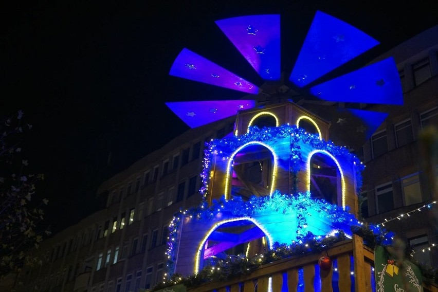 Iluminacja świąteczna na Piotrkowskiej odpalona! Zobaczcie jak wygląda główna ulica Łodzi