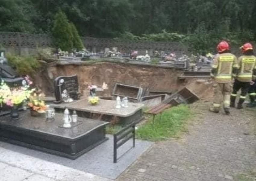 Na cmentarzu w Trzebini zapadła się ziemia