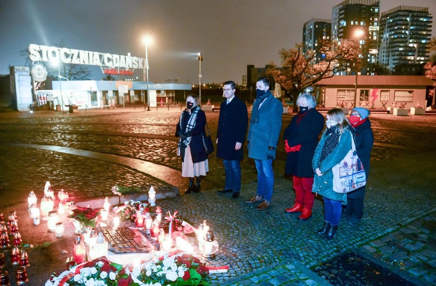 13.12.2020 władze Gdańska oddały hołd ofiarom stanu...