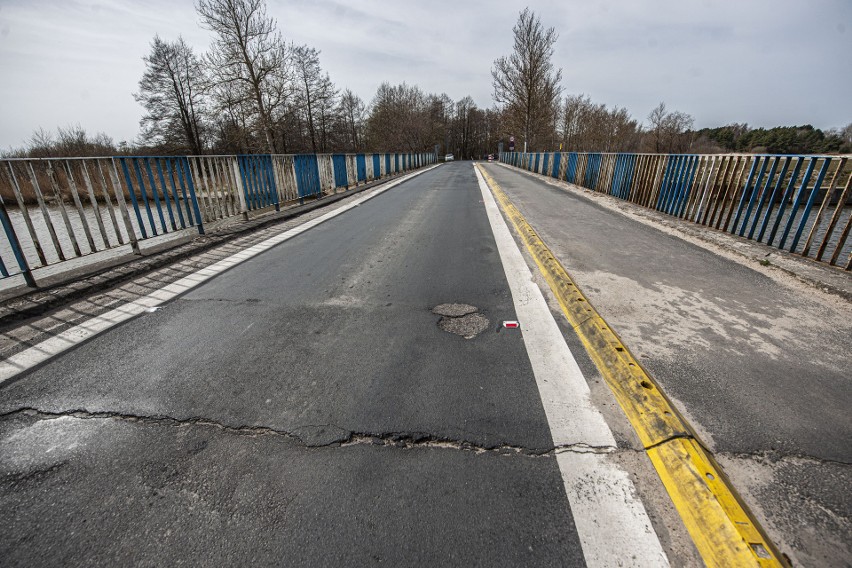 Mający 50 lat most na Kanale Jamneńskim w Mielnie zaczął się...