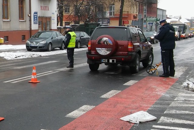 Wypadek w Radomiu. Potrącenie kobiety na przejściu dla pieszych na ulicy Słowackiego.