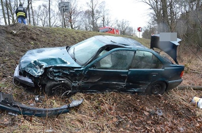 Wypadek w Skuszewie. Rozbite trzy auta, trzy osoby w szpitalu [ZDJĘCIA]