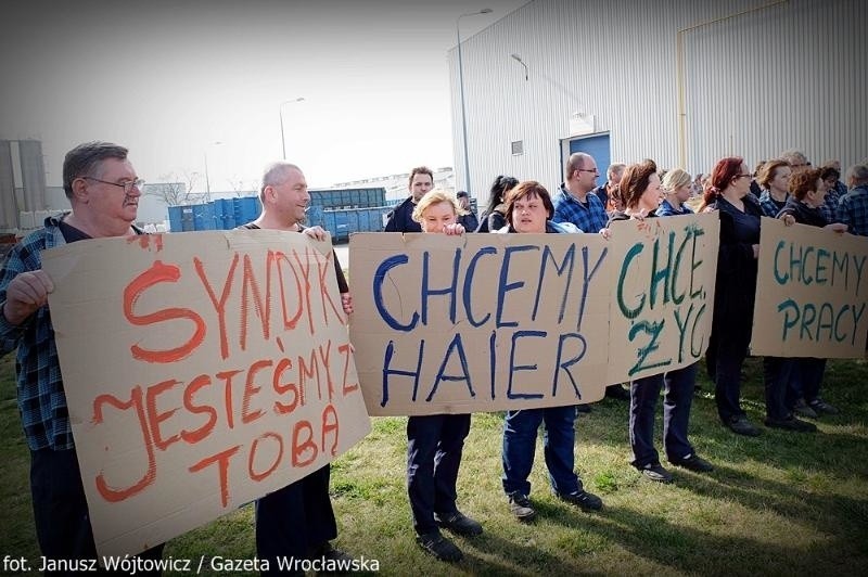 Wrocław: Pracownicy Fagora protestowali przed fabryką. Chcą pracować u Chińczyków (FILM, ZDJĘCIA)