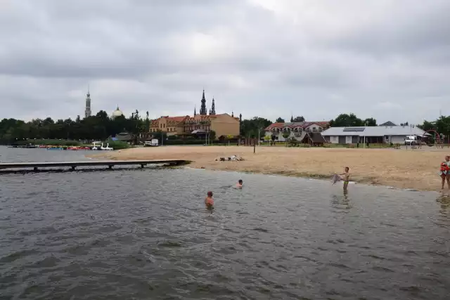 Ci, którzy latem wybierają jezioro Licheńskie, od lat w jednym są zgodni. Tutaj woda jest najcieplejsza.