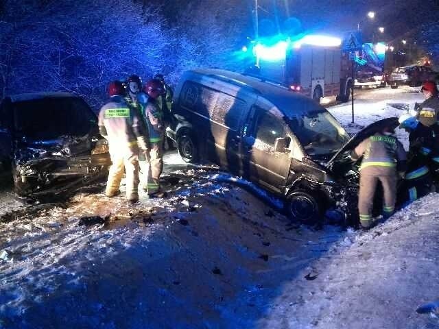 Do zderzenia dwóch samochodów doszło w poniedziałkowy...