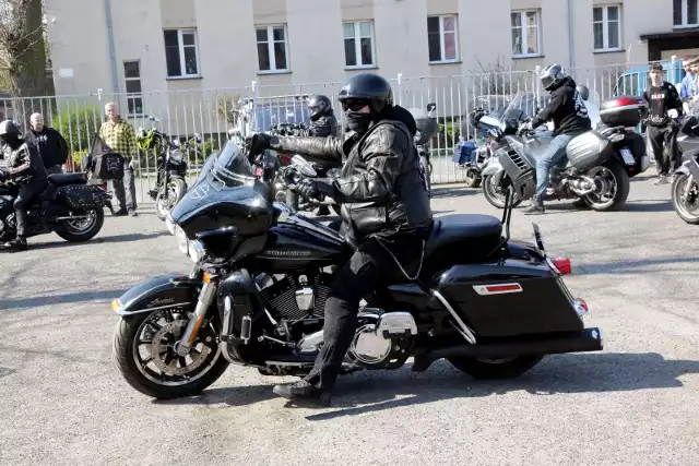 Motocykle pozwalają na skuteczne przemieszczanie się po mieście i ograniczają tworzenie się korków.