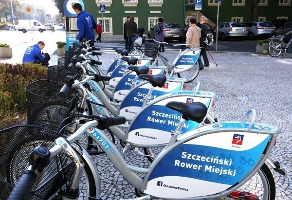 Przetarg na uruchomienie szczecińskiego roweru miejskiego będzie ogłoszony na początku przyszłego roku. Pierwsza przejażdżka miałaby się odbyć najpóźniej w latem 2014 roku. "Głos Szczecina" pierwszy postulował o wprowadzenie takiego systemu w naszym mieście. Bo jak widać na zdjęciu, miłośników jednośladu u nas nie brakuje.