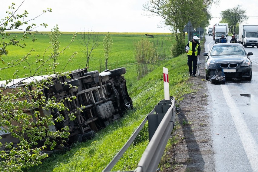 Do wypadku doszło około godz. 15 na drodze krajowej nr 92. Z...