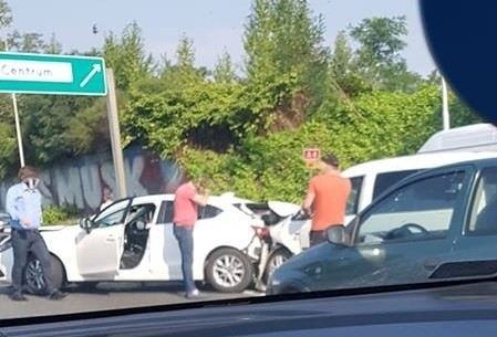 Wypadek na autostradzie A4 w Katowicach ZDJĘCIA zderzyły się 4 samochody. Wielki korek - poważne utrudnienia w ruchu