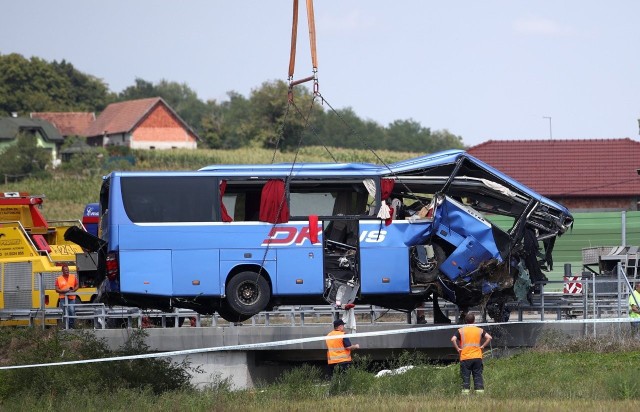 W wypadku polskiego autokaru pod Zagrzebiem zginęło 12 osób.