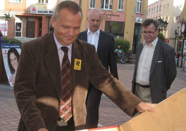 Mariusz Brunka z PChS ma już wprawę w liczeniu głosów