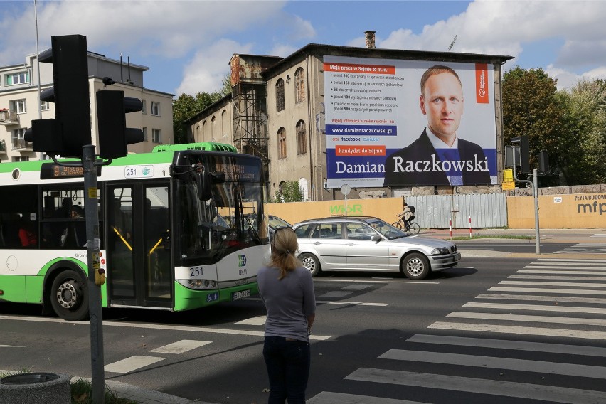 Tego typu reklamy oswajają wyborców z danym kandydatem....