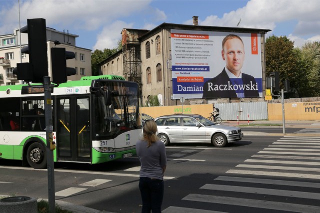 Tego typu reklamy oswajają wyborców z danym kandydatem. Ludzie lubią wiedzieć, na kogo można głosować - mówi prof. Tadeusz Popławski, politolog z Politechniki Białostockiej.