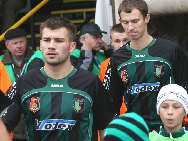 Tomasz Demusiak (z lewej, obok Bartosz Rosłoń) i jego koledzy ze Stali Stalowa Wola mają w Brzesku przerwać świetną do tej pory passę lidera tabeli, Okocimskiego. 